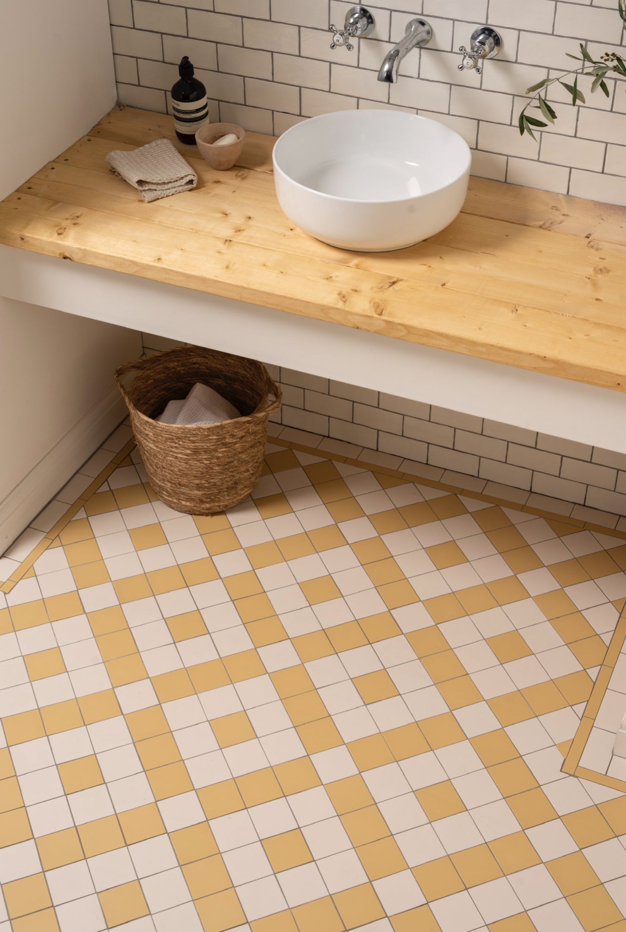 Exeter - Dover White & Hawthorn Yellow