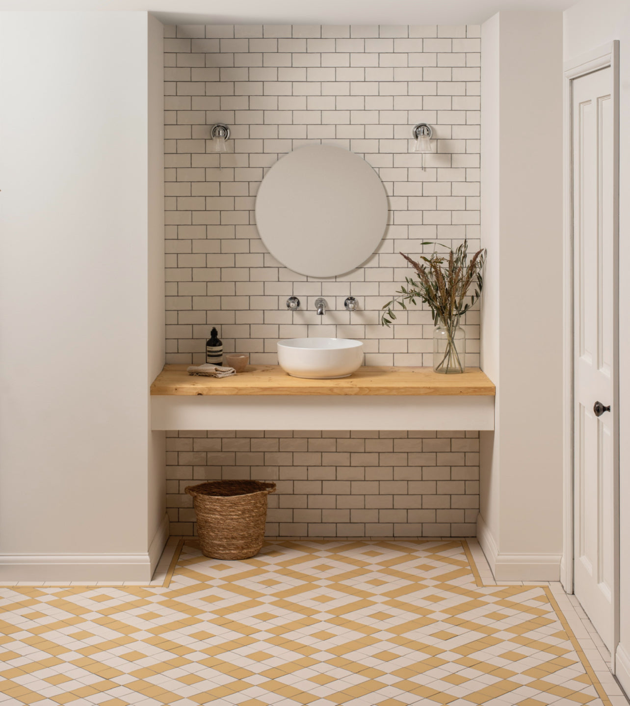 Exeter - Dover White & Hawthorn Yellow