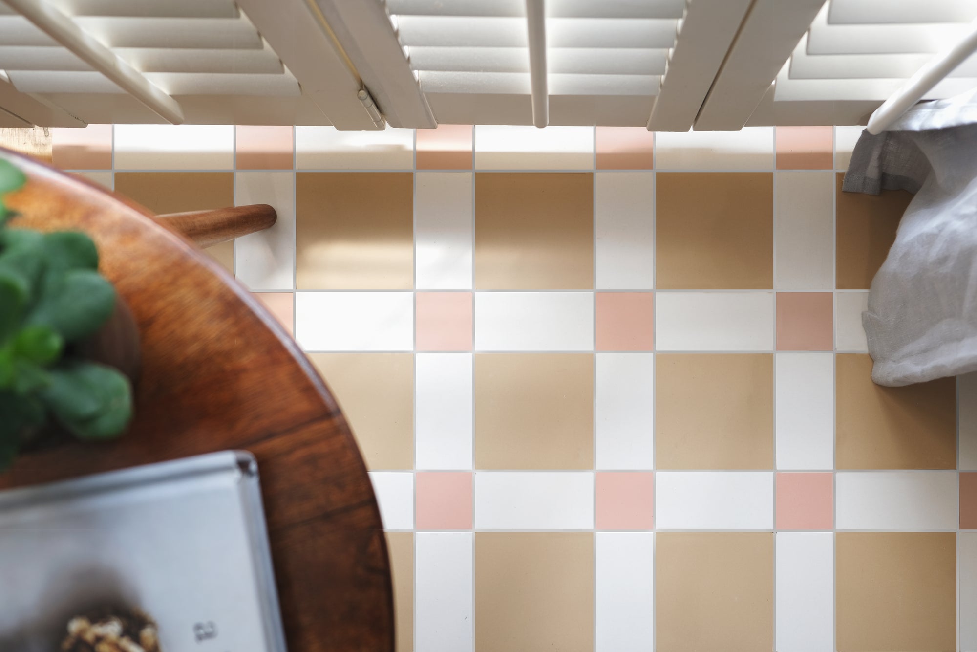 Brighton - Dover White, Old London, Carnation Pink