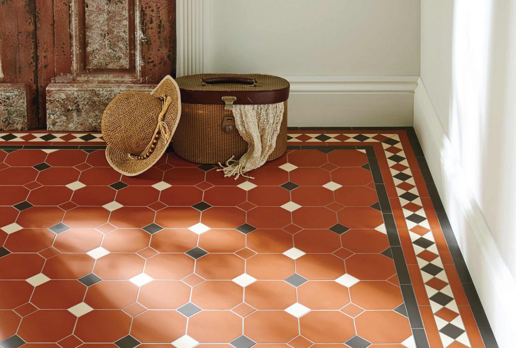 Harrogate - Black, Red & White