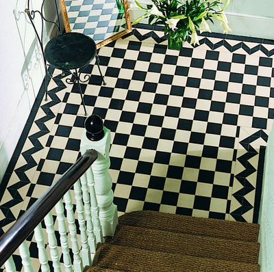 Wellington Black & Dover White